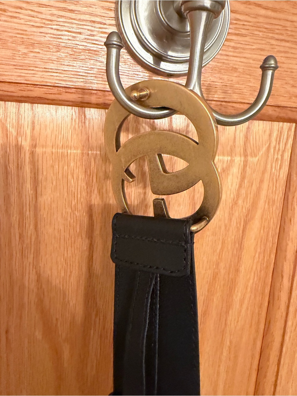 Gucci Black Leather womens Belt with Brushed Gold Interlocking Buckle